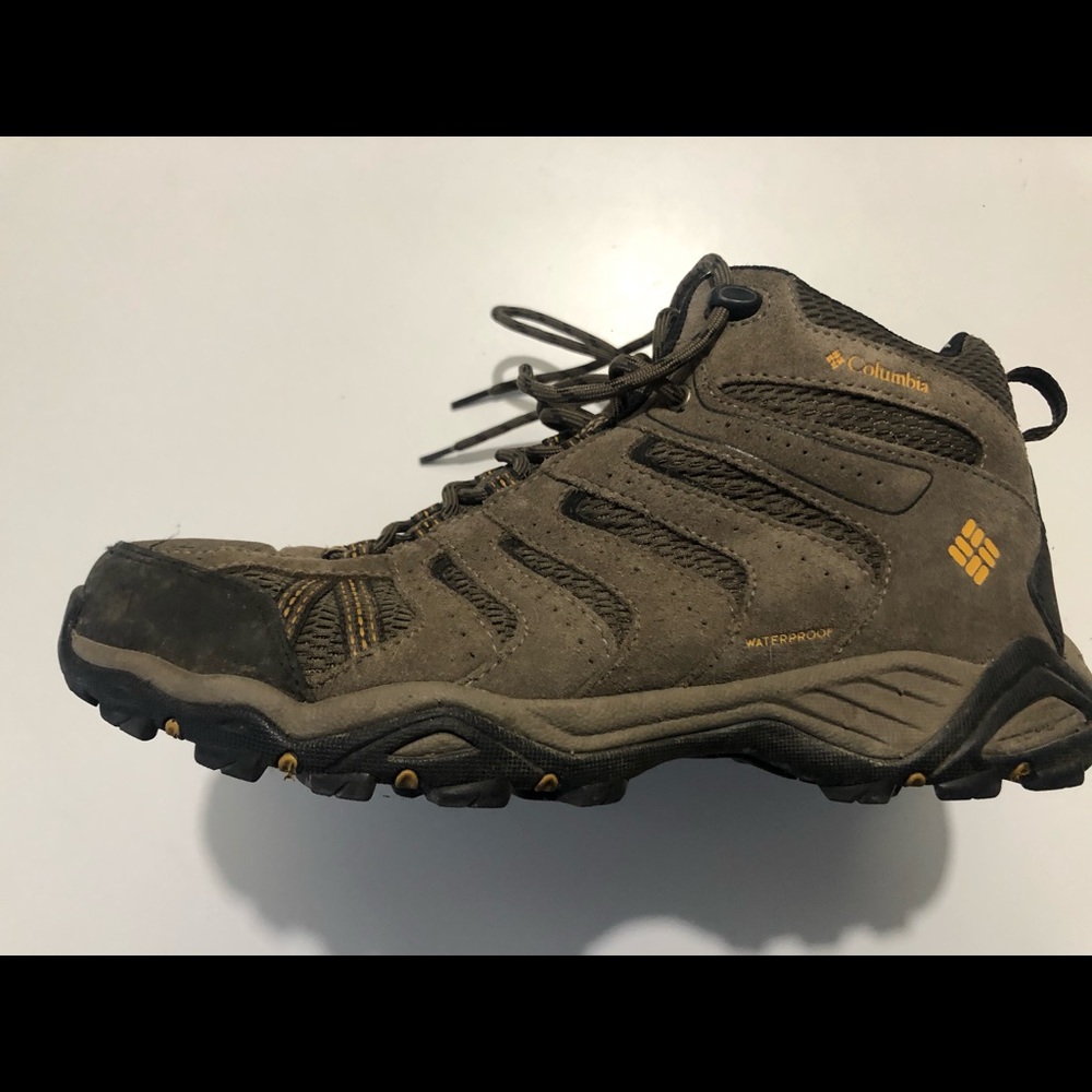 Mens Columbia hiking boots. Size 9.5. Almost new